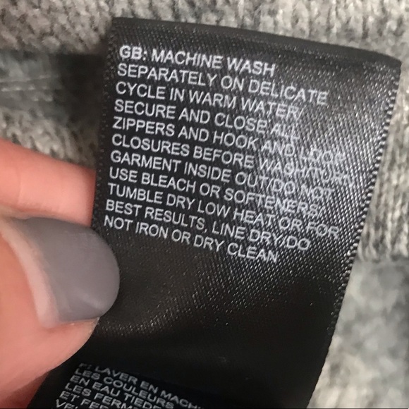 Like New Men’s North Face Half Zip Pullover - Picture 3 of 4